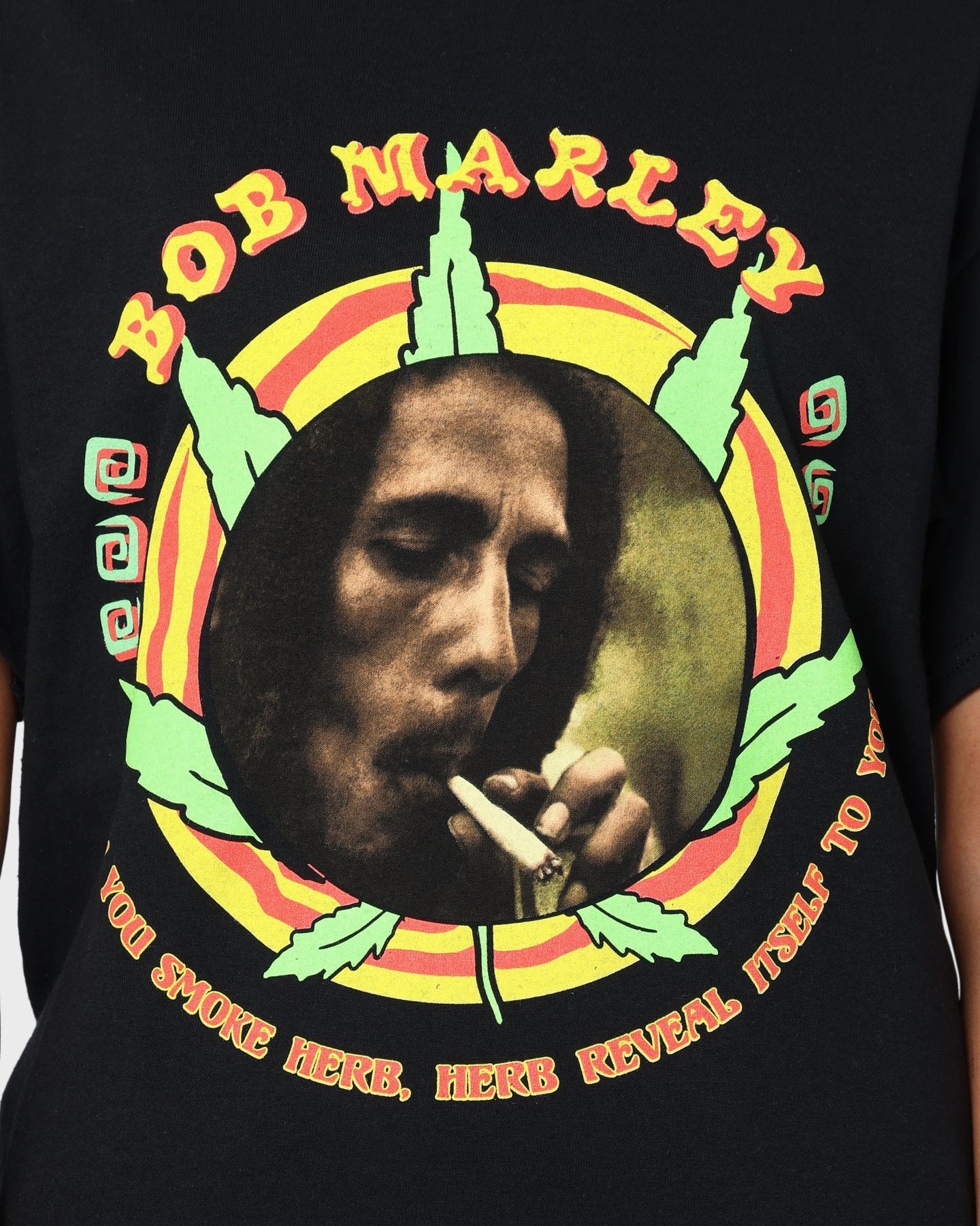 BOB MARLEY Circle Leaf Short Sleeve T-Shirt Black