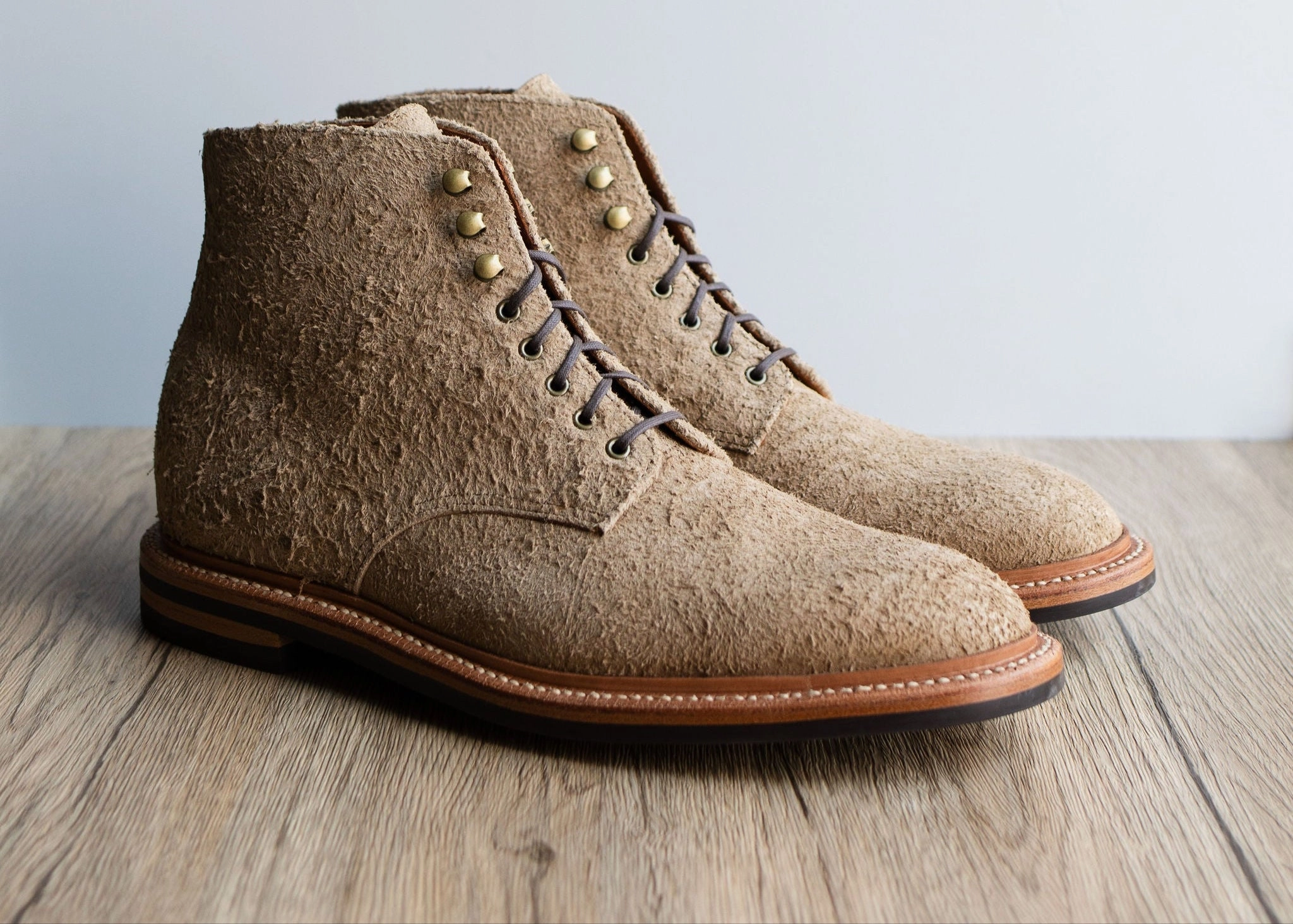 Edward Boot Milkshake Rough Suede